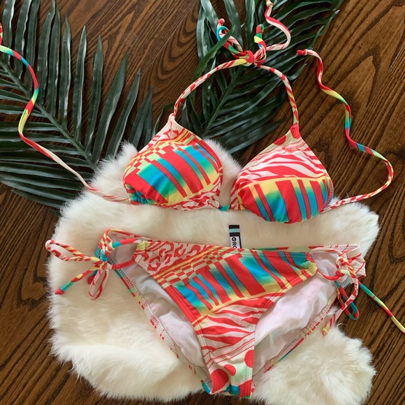 Roxy Bikini set - Picture 2 of 6